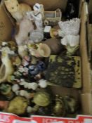 BOX CONTAINING MIXED ORNAMENTS, CAT ORNAMENTS, TRIVETS ETC