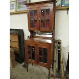 LATE 19TH CENTURY MAHOGANY SIDE CABINET WITH GLAZED TOP AND BOTTOM AND CENTRAL MIRROR