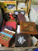 BOX CONTAINING MIXED TABLE BOXES, TRAVELLING CHESS SET, LACQUERED BOXES, BINOCULARS ETC