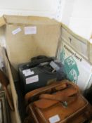 MIXED LOT CONTAINING A VISIONNEUSE SUPER 8 CAMCORDER, A GB606 PROJECTOR, ANOTHER PROJECTOR ETC