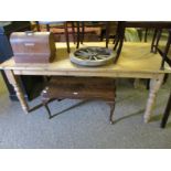 GOOD QUALITY WAXED PINE RECTANGULAR KITCHEN TABLE ON TURNED LEGS