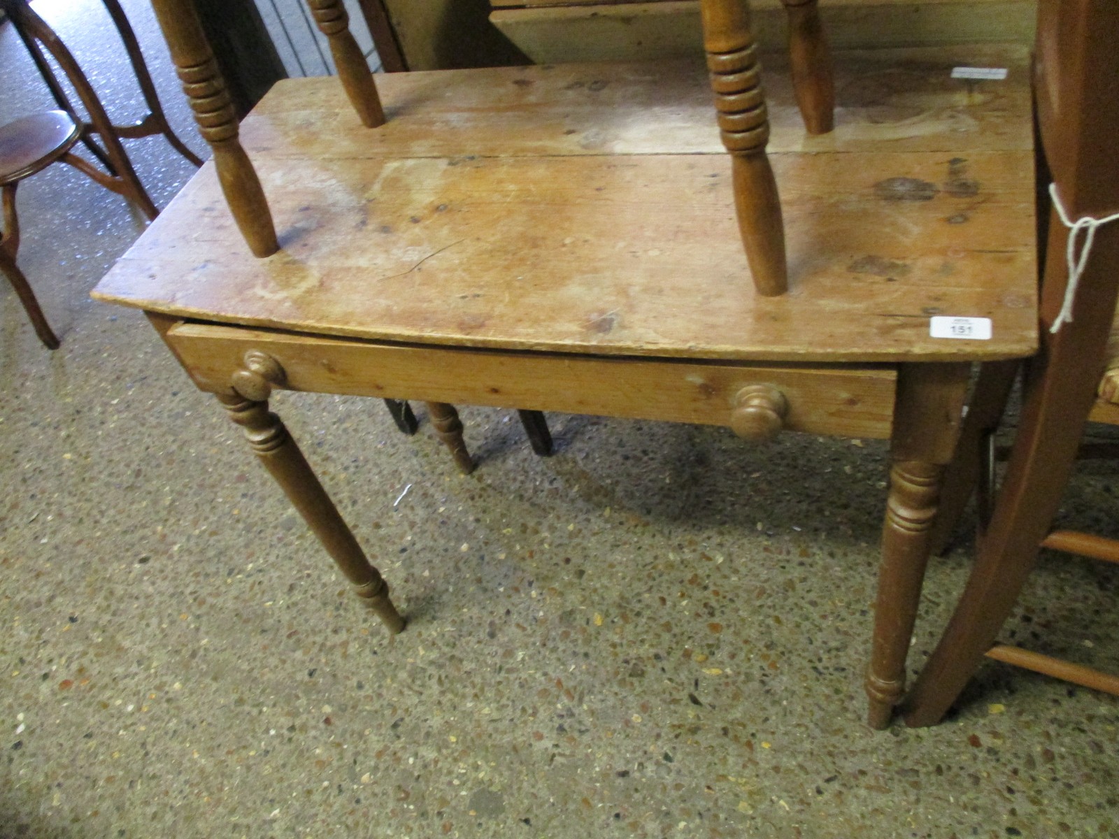 VICTORIAN PINE SINGLE DRAWER SIDE TABLE ON TURNED LEGS WITH TURNED KNOB HANDLES