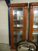 GOOD QUALITY OAK NARROW DISPLAY CABINET WITH MIRRORED BACK AND THREE GLAZED SIDES WITH FLUTED COLUMN