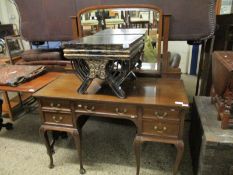 EDWARDIAN MAHOGANY MIRROR BACK DRESSING TABLE WITH FIVE DRAWERS RAISED ON PAD FEET