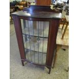 EDWARDIAN MAHOGANY SINGLE LEADED AND GLAZED BOW FRONTED DOOR DISPLAY CABINET WITH SATINWOOD BANDING