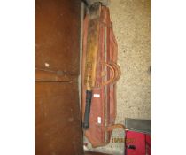 VINTAGE CRICKET CASE INCLUDING BAT AND STUMPS ETC