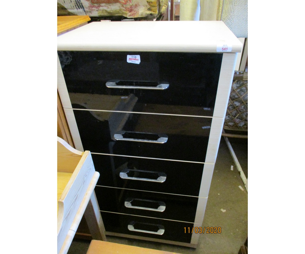 BEECHWOOD EFFECT AND BLACK GLOSS FRONTED FIVE DRAWER PILLAR CHEST WITH CHROMIUM HANDLES