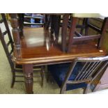 19TH CENTURY MAHOGANY EXTENDING DINING TABLE WITH TURNED AND FLUTED LEGS RAISED ON PORCELAIN CASTERS