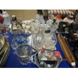 TRAY CONTAINING DECANTERS, THREE COLOURED GLASSES ETC