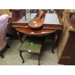20TH CENTURY MAHOGANY OVAL EXTENDING DINING TABLE RAISED ON FOUR PAD FEET (WITH TWO EXTRA LEAVES)
