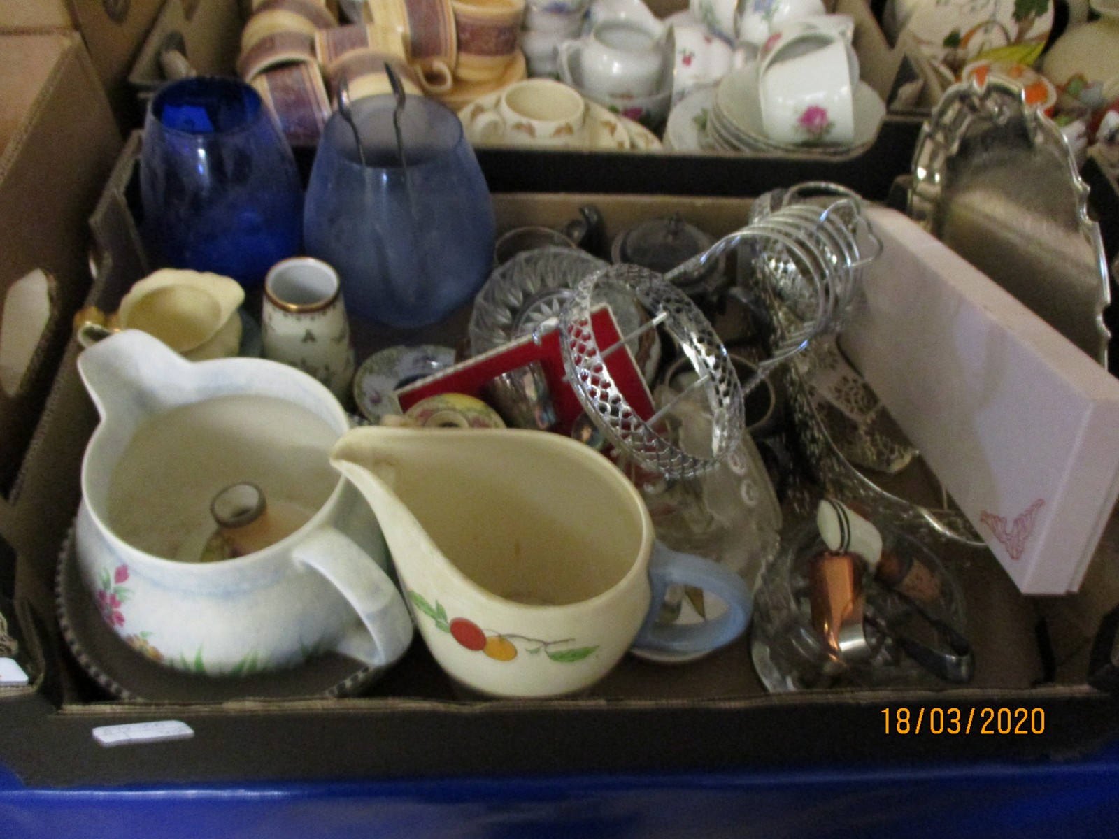 BOX CONTAINING MIXED GLASS WARES, JUGS, SILVER PLATED WARES ETC