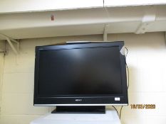 SONY FLAT SCREEN TV AND REMOTE