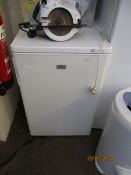 ZANUSSI UNDER COUNTER FRIDGE (WITH DAMAGED HANDLE)