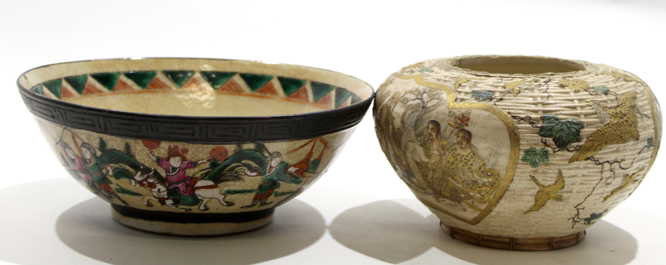 Chinese crackleware bowl decorated with warriors together with a further Japanese Satsuma bowl, - Image 4 of 7