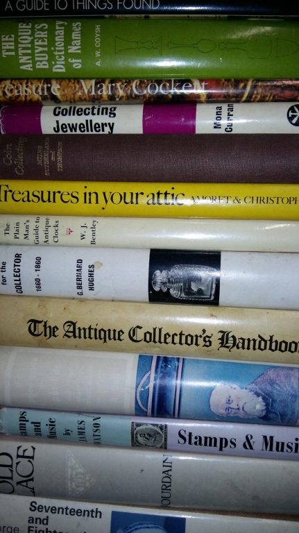 25 assorted Antique and Collecting Books - Image 2 of 2