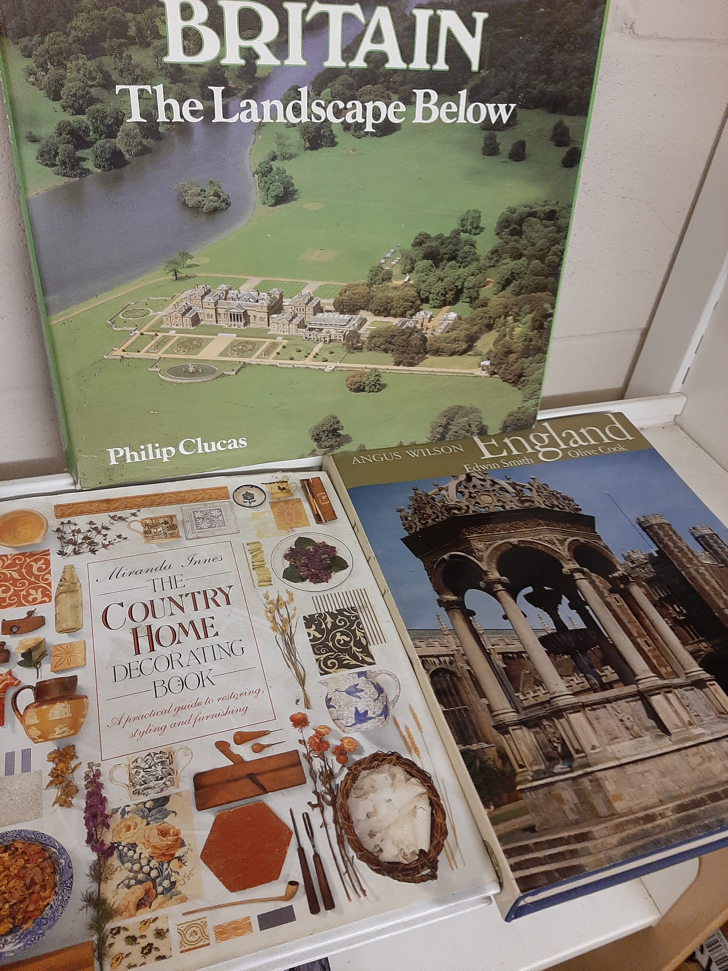 Qty large-format mainly modern titles -Britan, country and homes (8 books) - Image 3 of 3