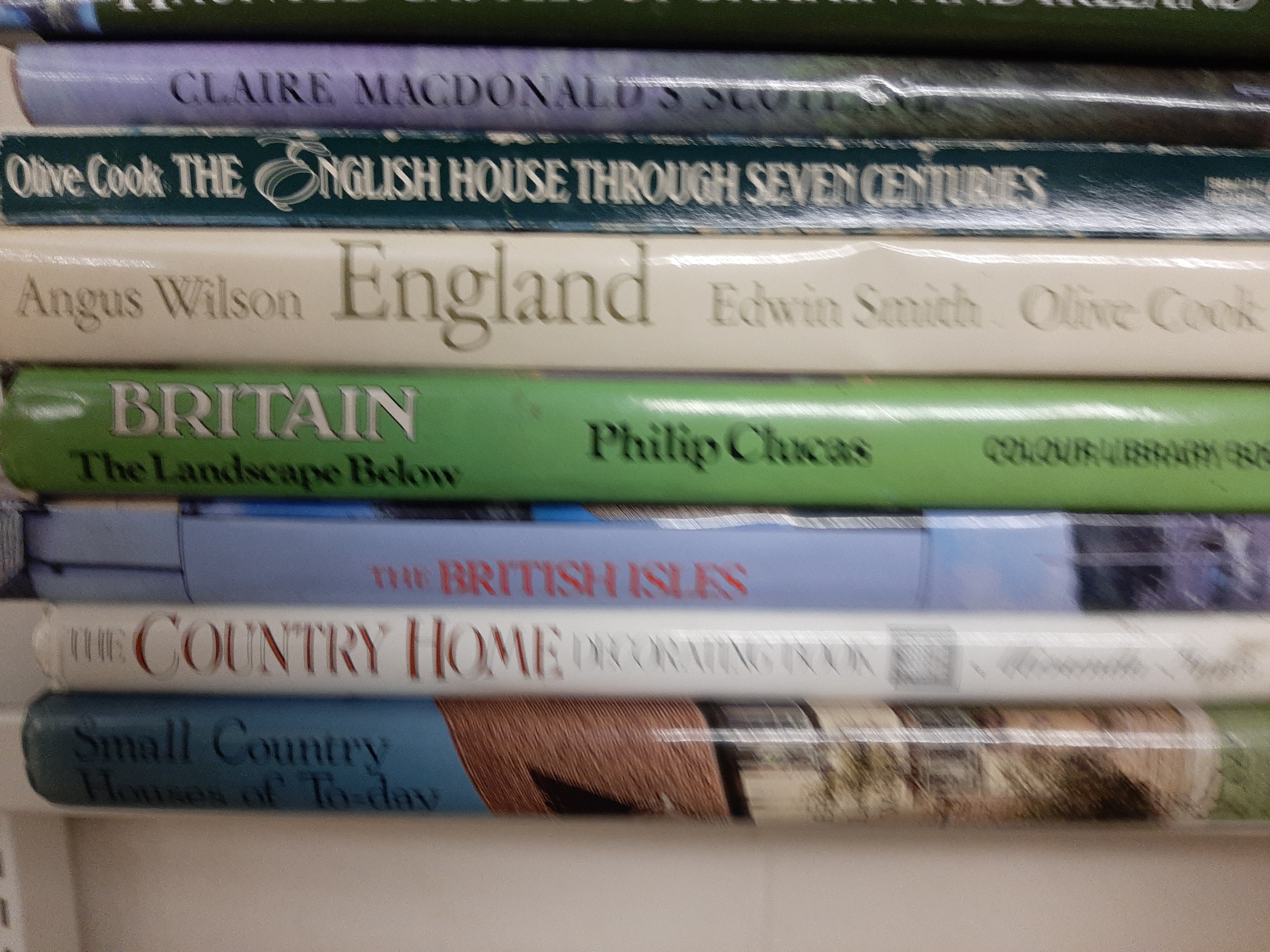Qty large-format mainly modern titles -Britan, country and homes (8 books) - Image 2 of 3