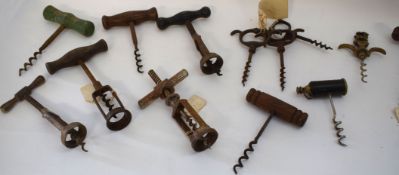 Large selection of various wine-related Collectables, comprising approx 38 asstd vintage Corkscrews,