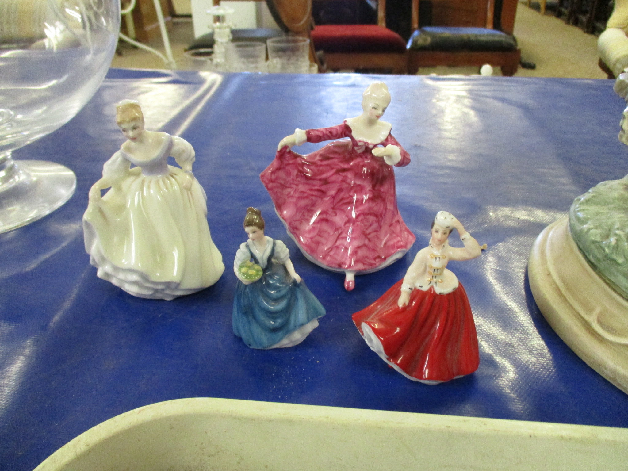 Mixed lot: Various including Royal Crown Derby 16cm Plate, lge Capodimonte Tramp Figure, etc. - Image 3 of 4