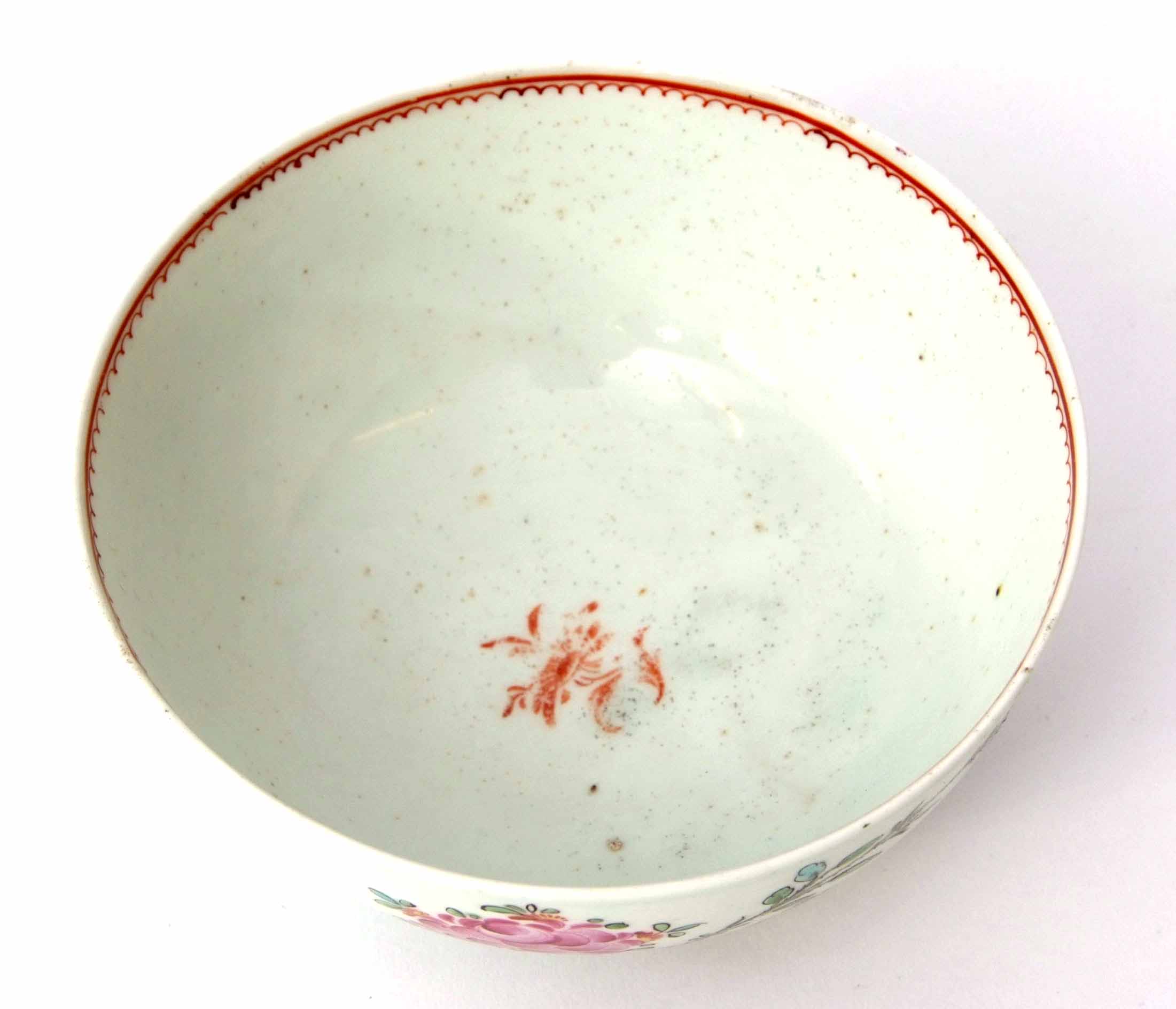 Lowestoft slop bowl circa 1780, with a Thomas Rose design in polychrome enamels, 16cm diam - Image 3 of 4