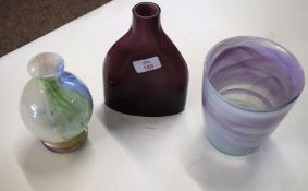 Swedish Art glass shaped vase and a Murano pearl coloured olive cream vase (2)