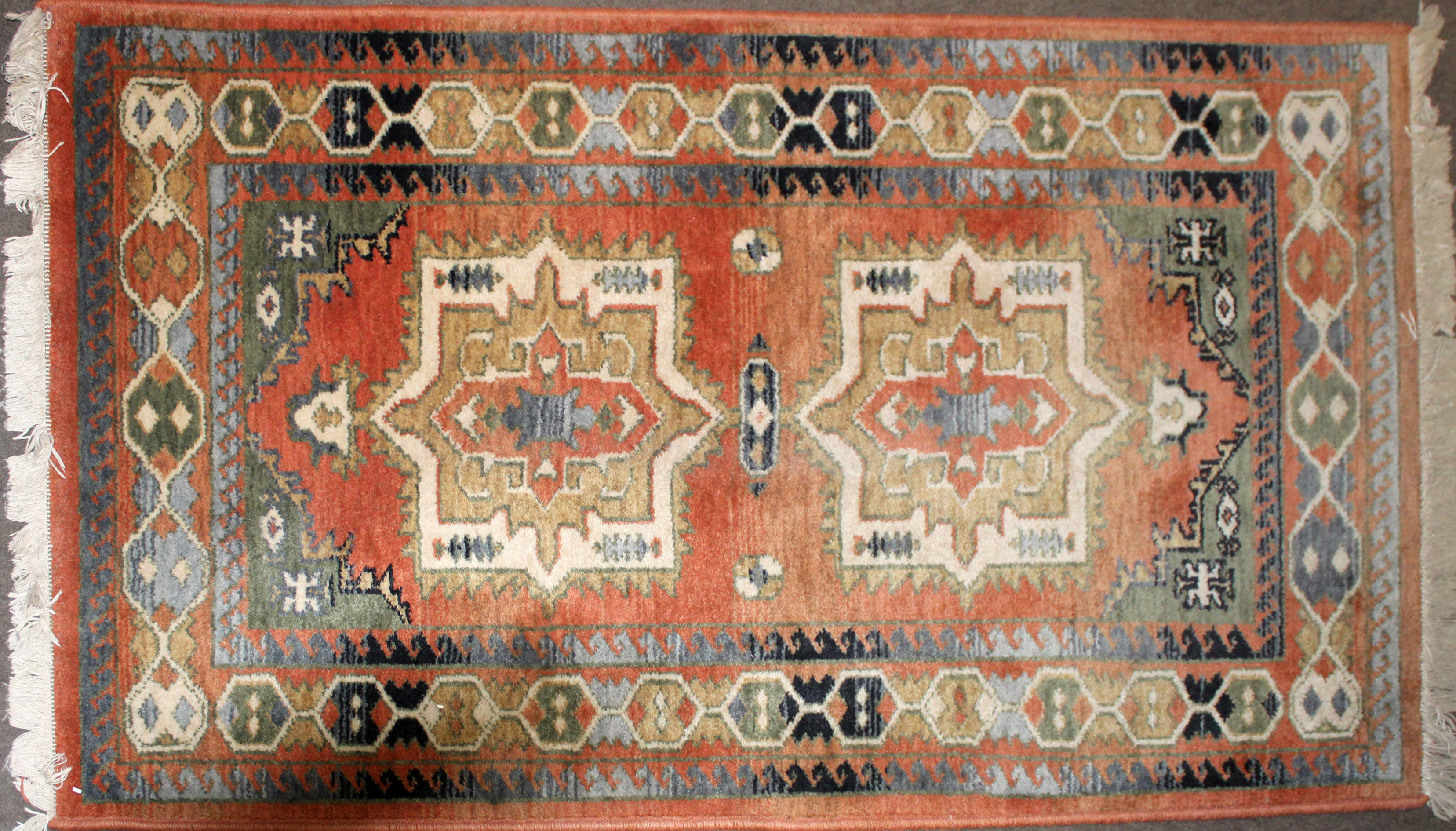 Late 20th century Kabir wool rug with medallion patterns in beige, blue and green to a pink