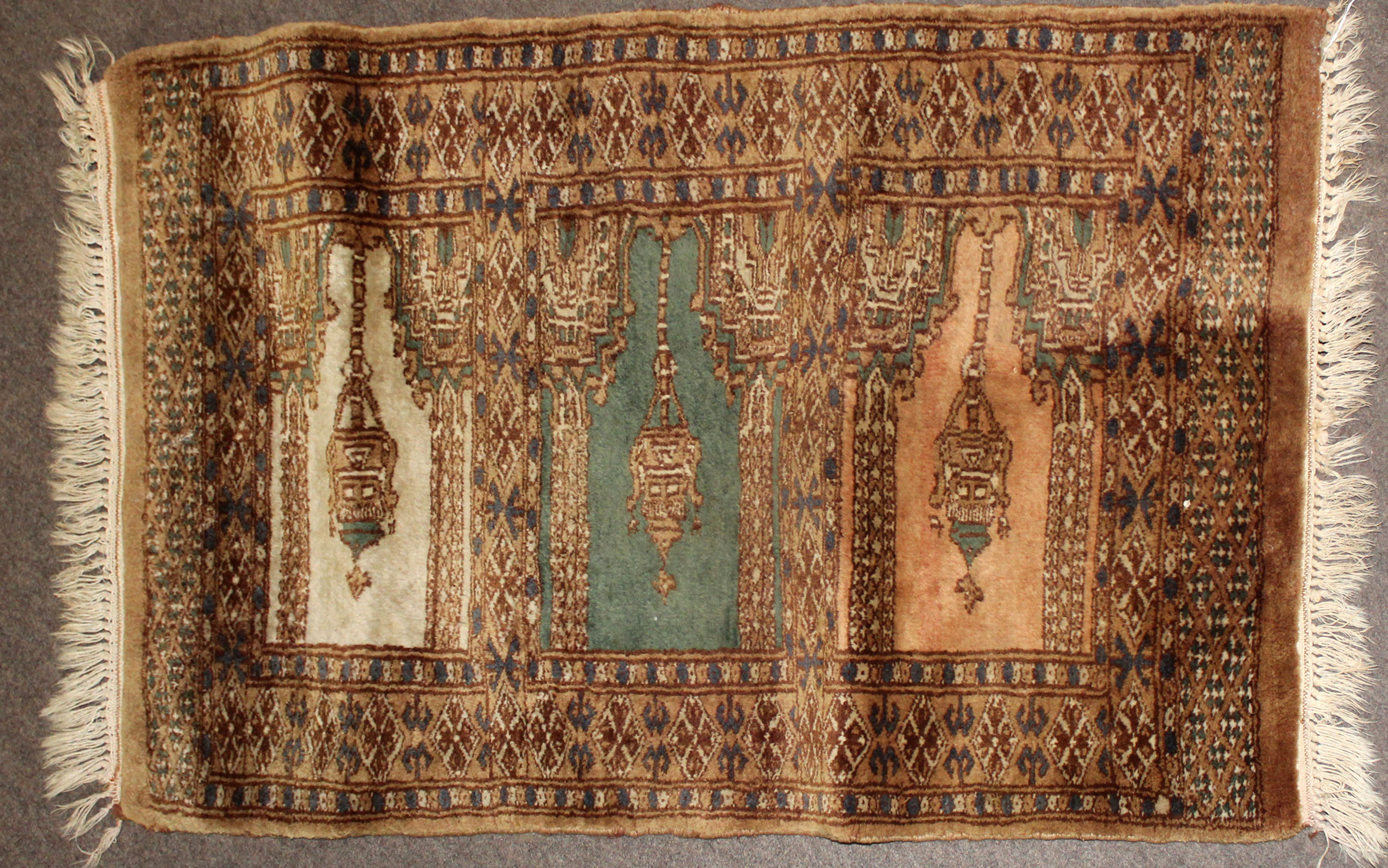 Small 20th century thick woollen prayer rug in beige and blue with three minarets panels to