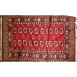 20th century Shiraz wool rug in red, blue and beige, featuring 20 oval medallions to centre (in