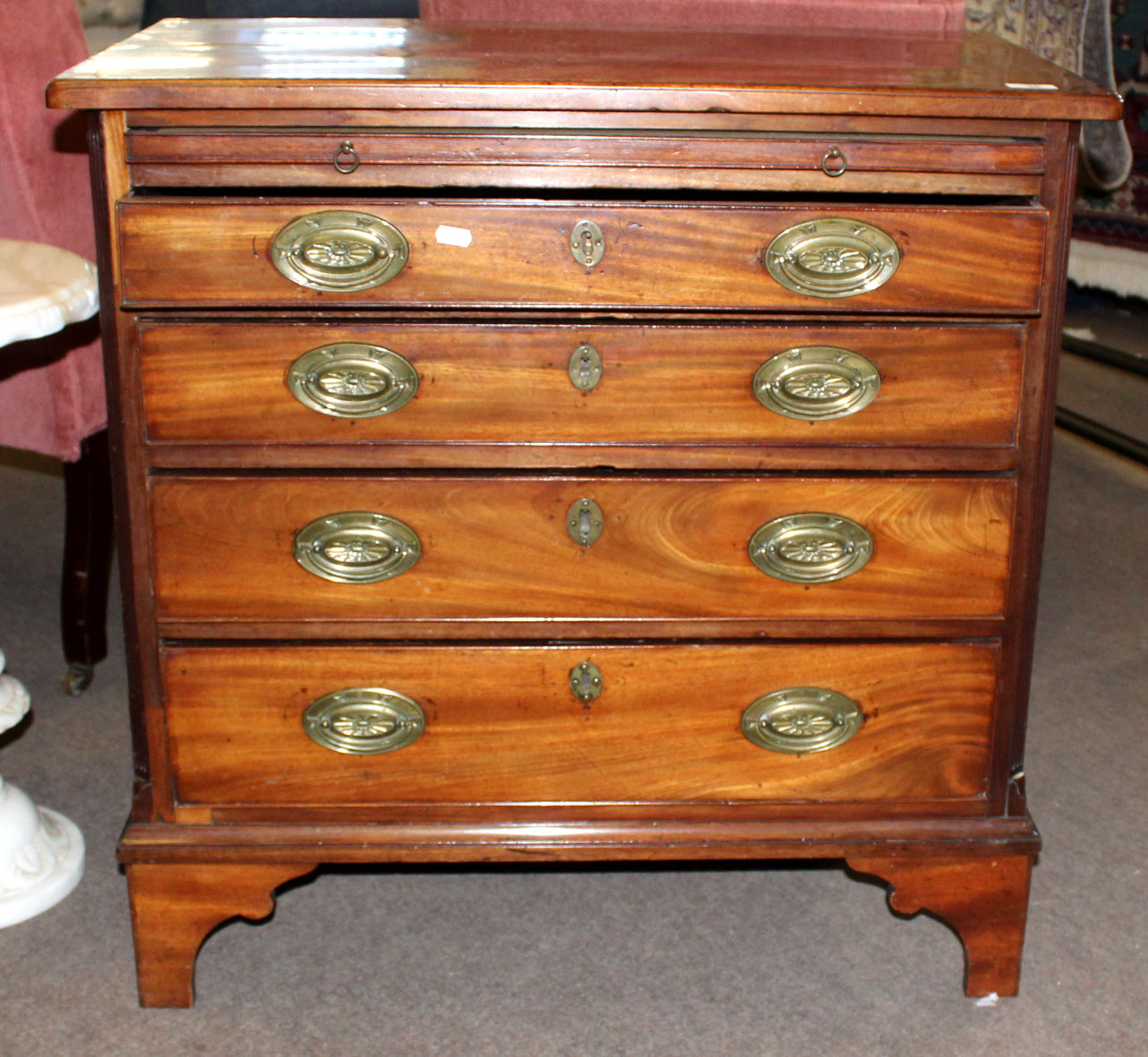 George III period mahogany bachelor's chest, brushing slide over four full width graduated drawers