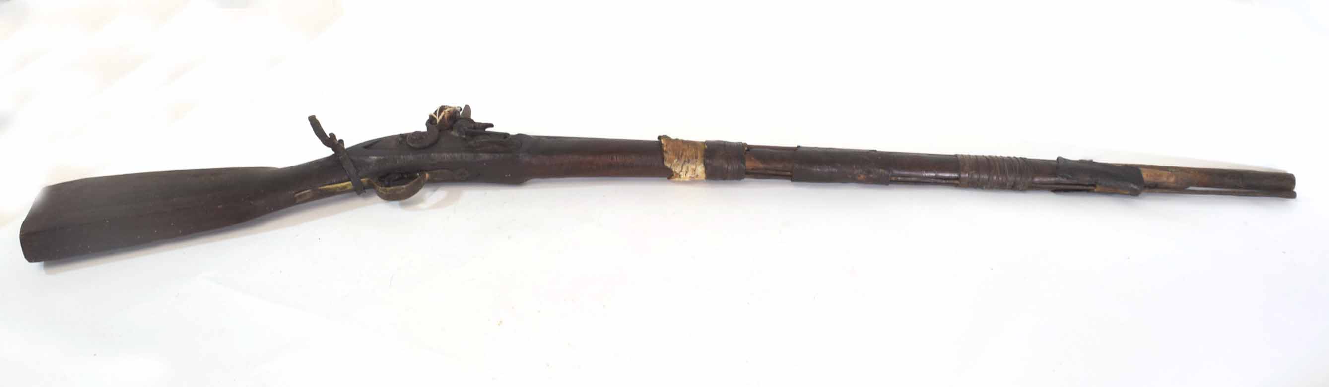 19th century flintlock musket, markings to lock plate illegible, overall length 132cm - Image 2 of 12