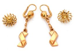 Mixed Lot: pair of stylised drop earrings, stamped 18K Italy, 5.4gms, together with a spiral pair of
