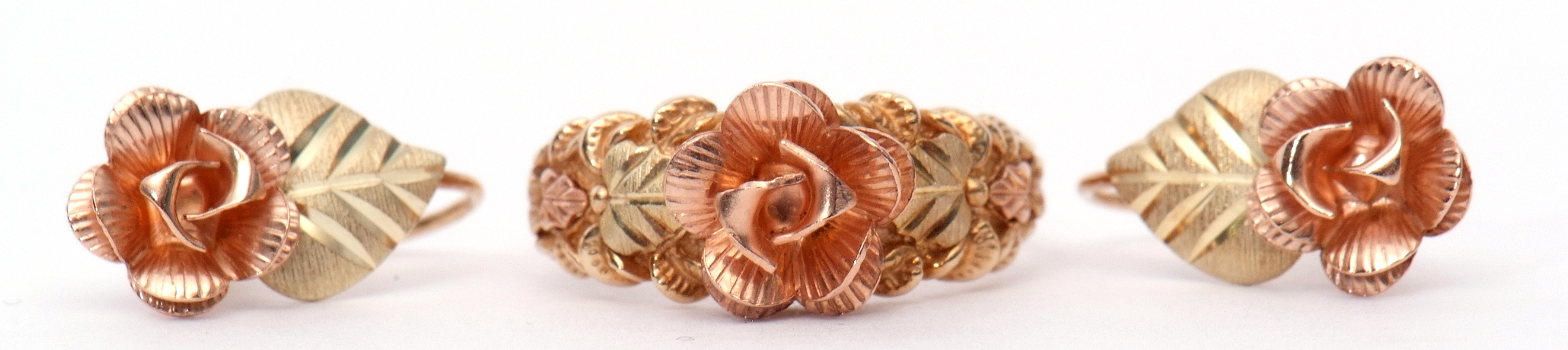 Mixed Lot: a tri-coloured ring of a raised flowerhead design between foliate cast engraved