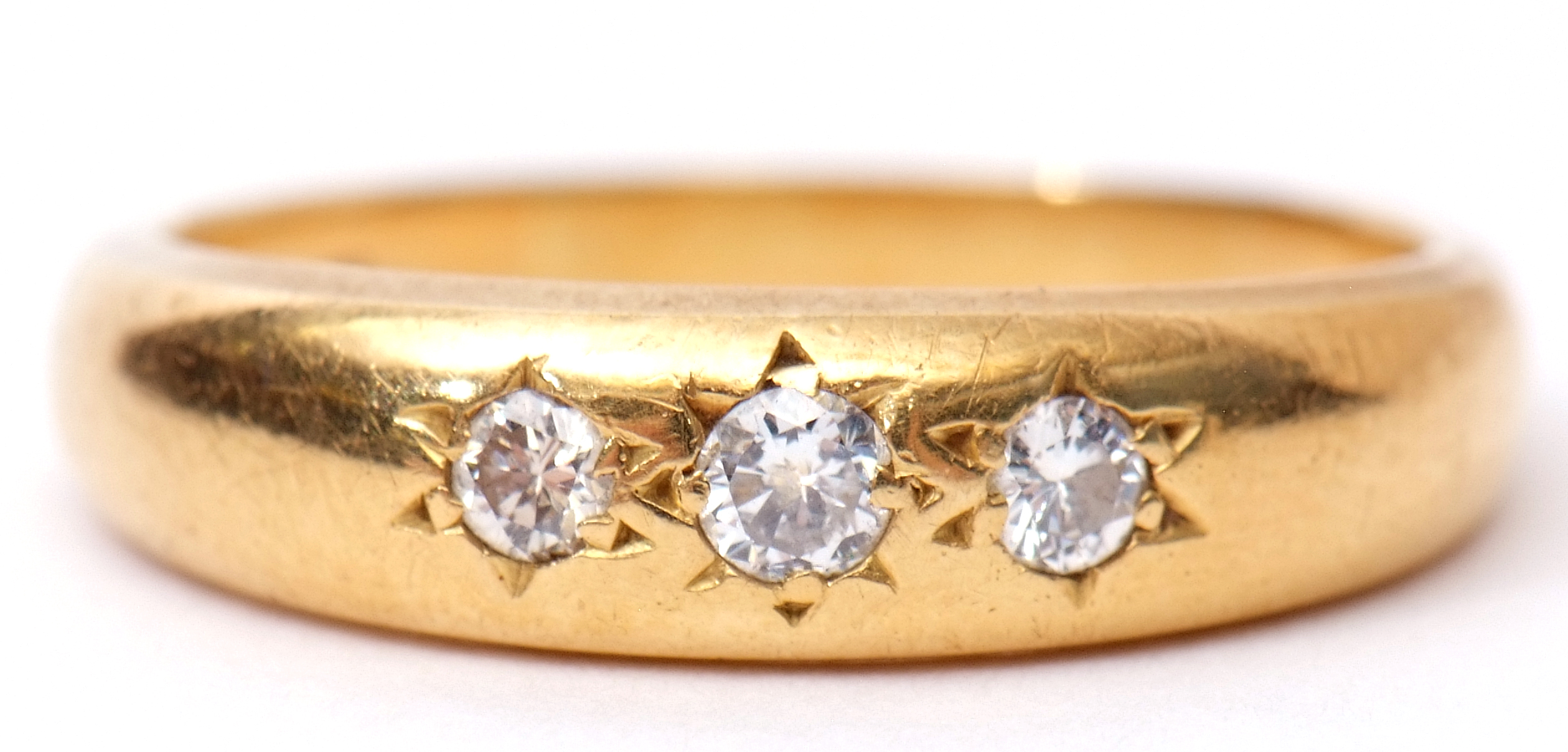 18ct gold and three stone diamond ring, featuring three small graduated brilliant cut diamonds, each - Image 6 of 8