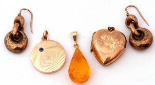 Mixed Lot: vintage heart locket, back and front, amber drop pendant with an 18K stamped bale, a