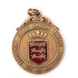 9ct gold bowling medallion, the centre with red enamelled British Three Lions shield, the verse