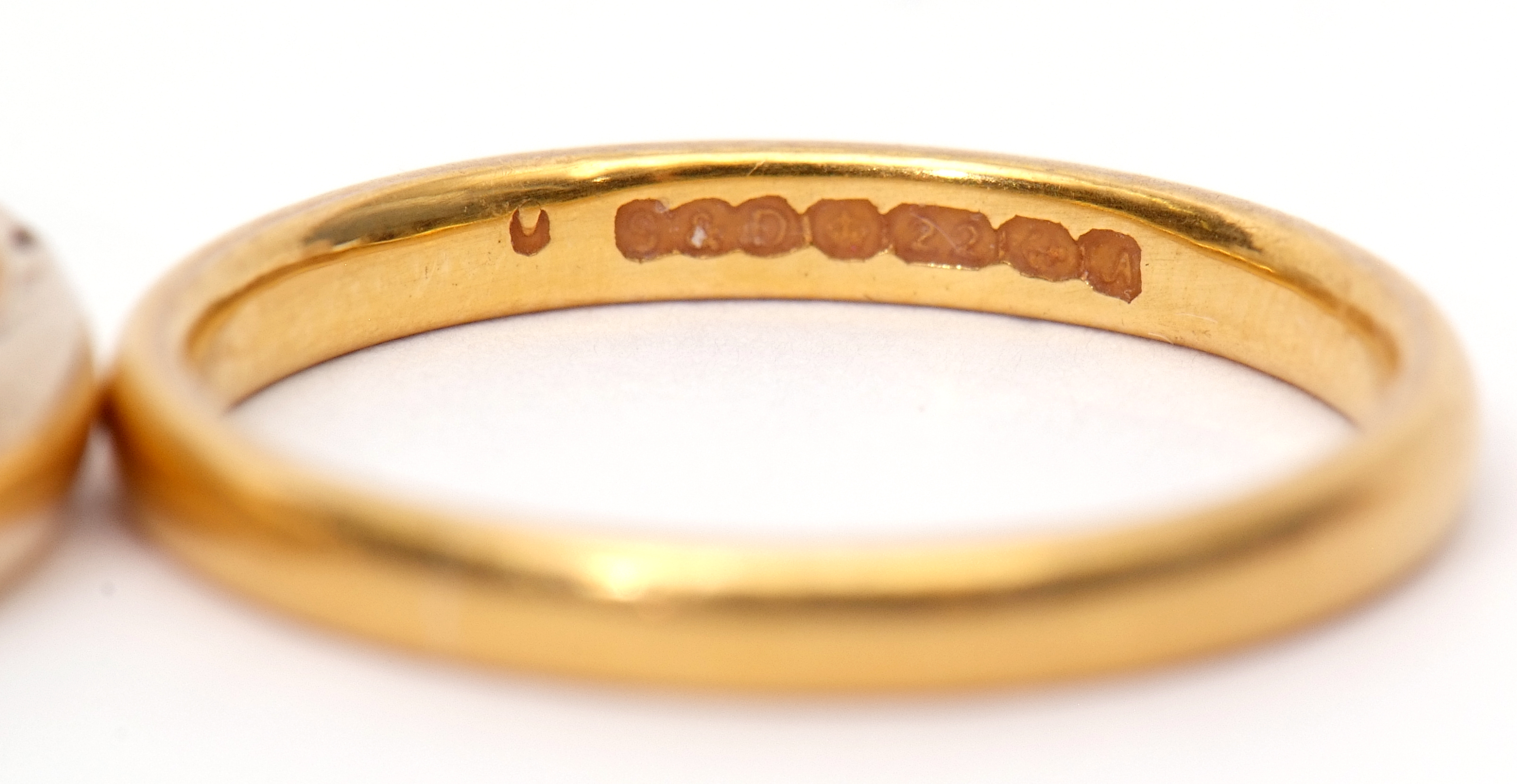 Mixed Lot: 22ct gold wedding ring, Birmingham 1925, 3.1gms, size N/O, together with a 9ct gold - Image 3 of 5