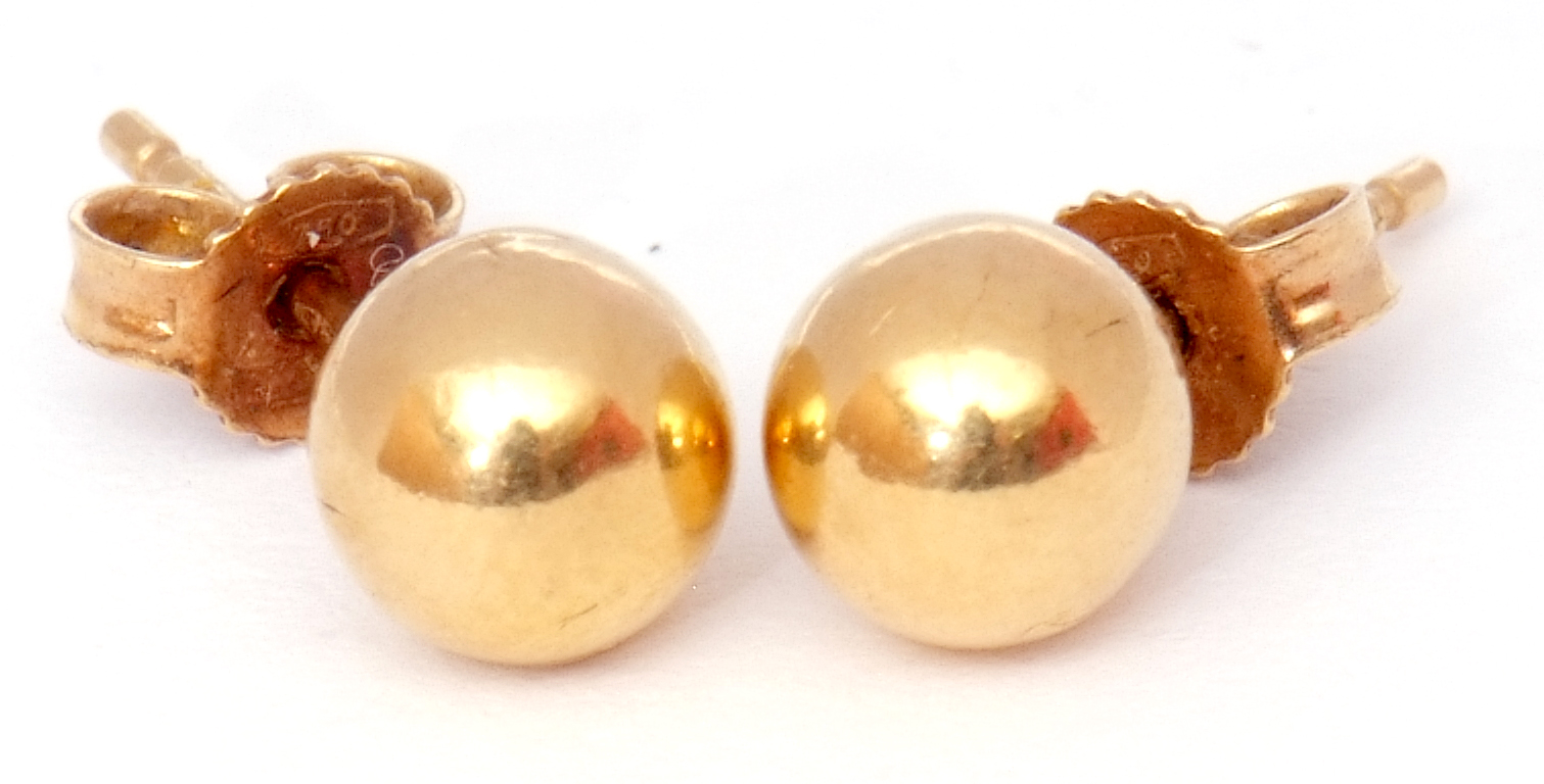 Pair of 750 stamped ball stud earrings, post fittings, 2gms - Image 2 of 4