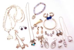 Mixed Lot: modern jewellery to include mainly white metal rings, earrings, brooches etc