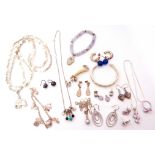Mixed Lot: modern jewellery to include mainly white metal rings, earrings, brooches etc