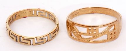 Mixed Lot: 585 stamped Celtic design ring, 1.7gms, size M, together with a 9ct stamped gold ring,