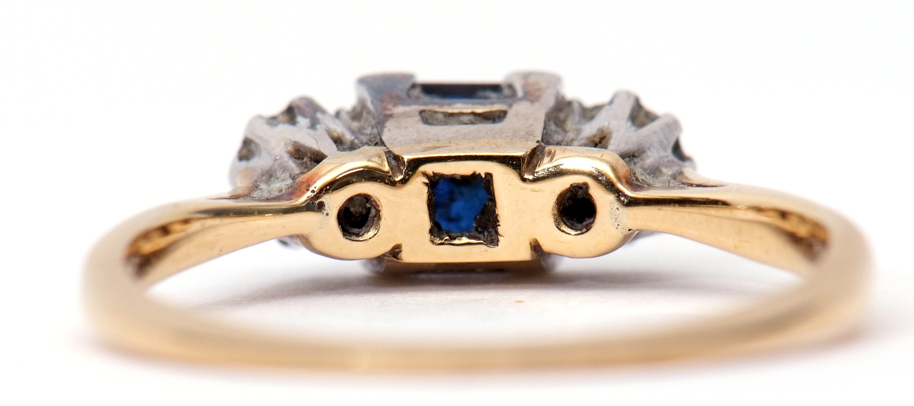 Art Deco sapphire and diamond ring, the square cut sapphire flanked by two small brilliant cut - Image 5 of 8