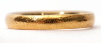 18ct gold wedding ring, plain polished design, London 1989, size P/Q, 5.7gms