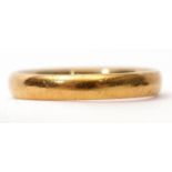 18ct gold wedding ring, plain polished design, London 1989, size P/Q, 5.7gms