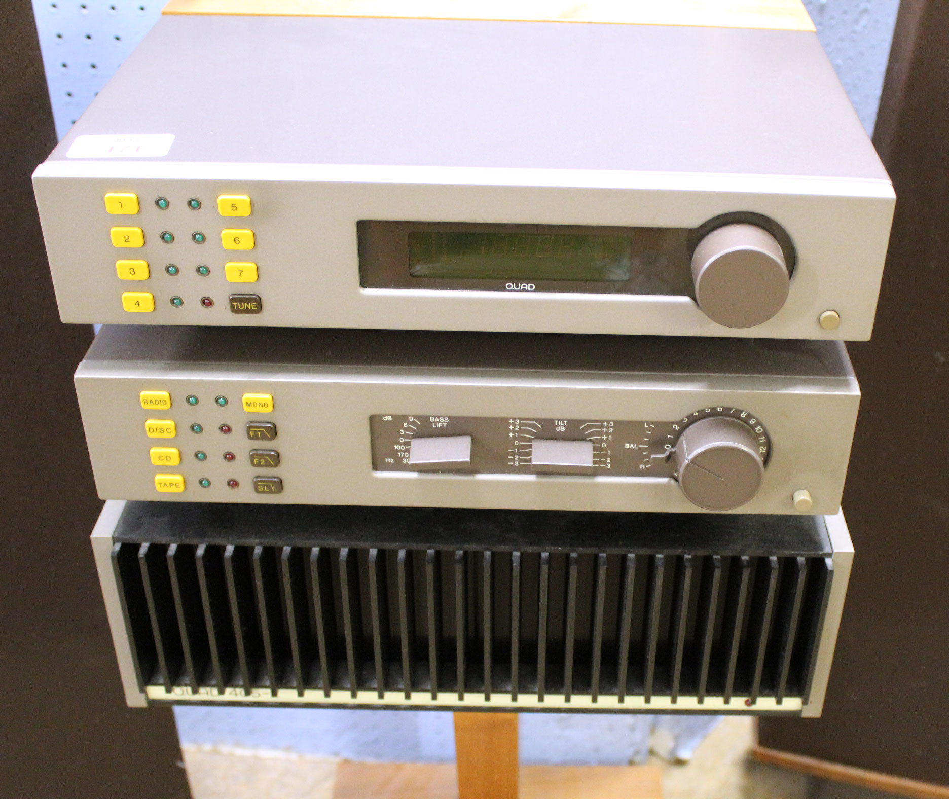 Quad stereo system comprising FM3 tuner, 33 pre-amp, 405/2 power amp and a pair of quad ESL 63 - Image 2 of 4