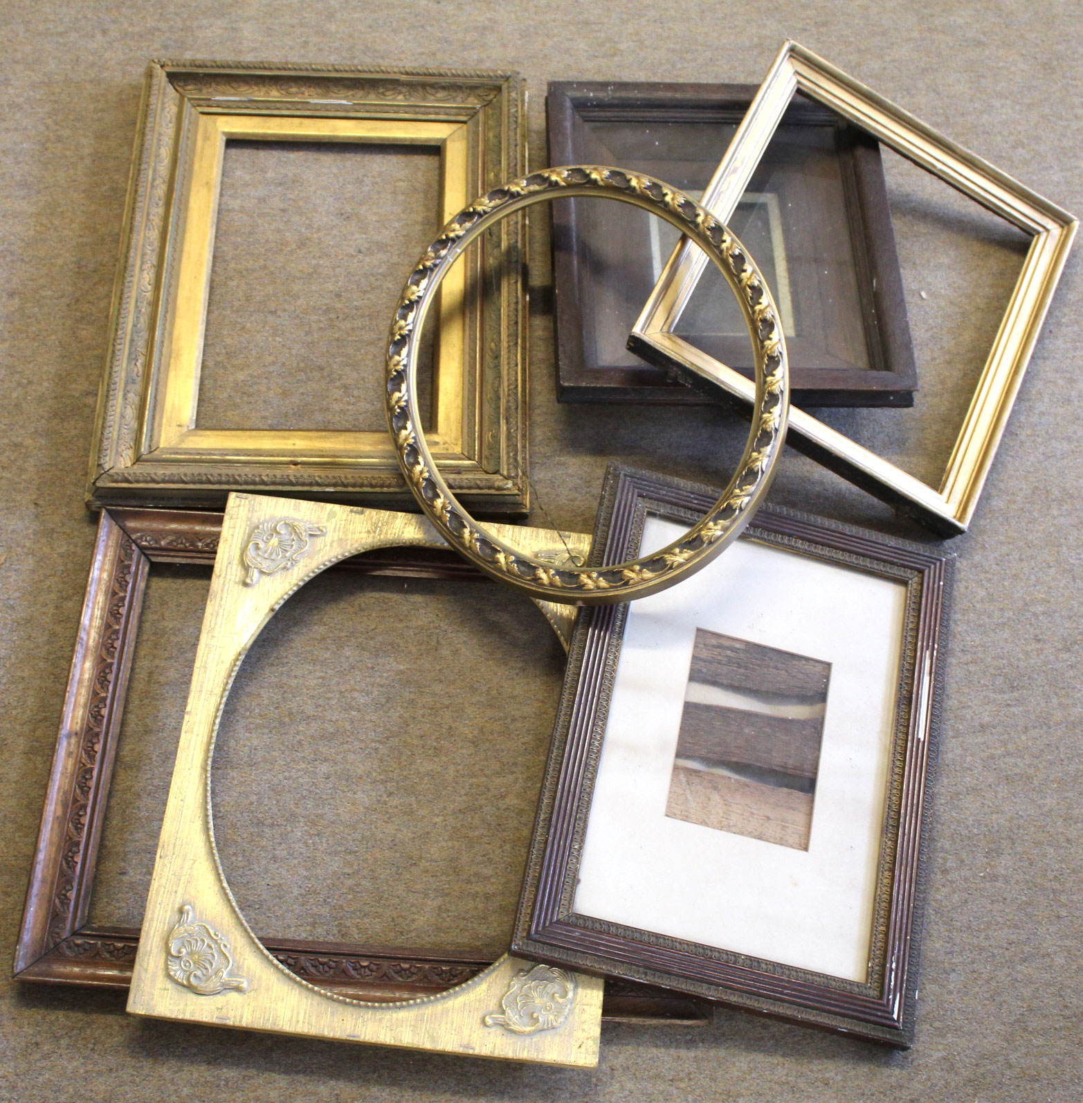 Box containing seven Victorian and later gilt gesso and other picture frames, various sizes (7)