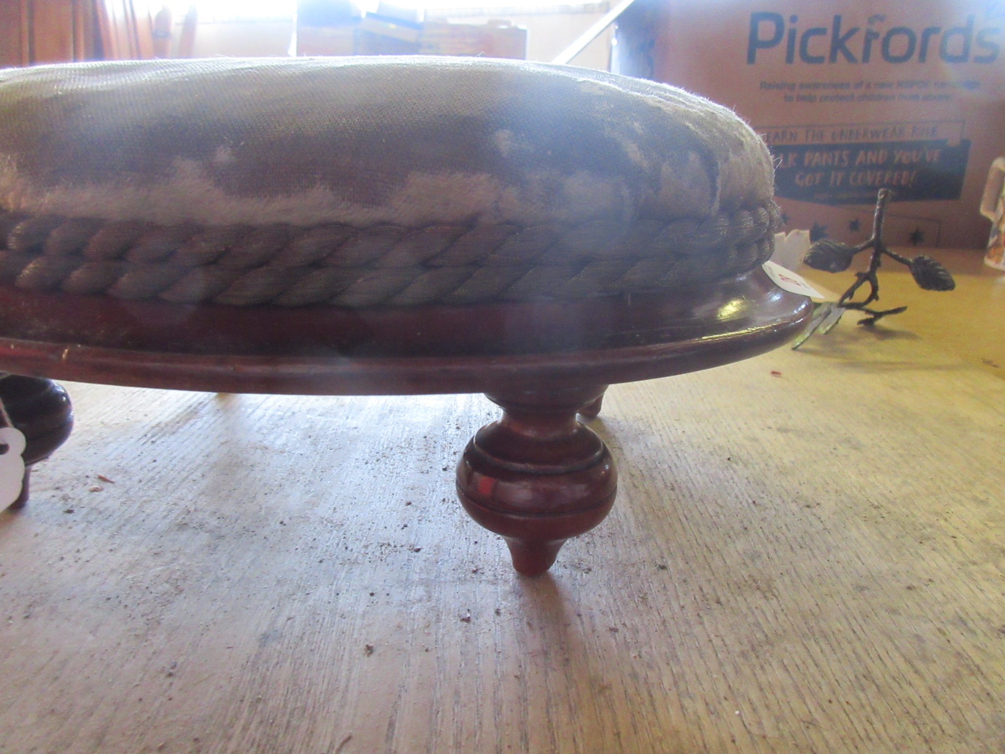 SMALL MAHOGANY OVAL BASED UPHOLSTERED FOOT STOOL, LENGTH APPROX 30CM - Image 3 of 3