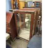 SMALL MID-20TH CENTURY GLAZED DISPLAY CABINET, WIDTH APPROX 55CM