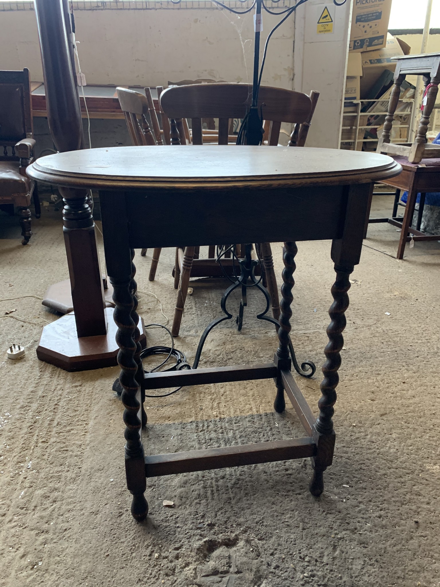 OVAL OCCASIONAL TABLE ON BARLEY TWIST LEGS, HEIGHT APPROX 73CM