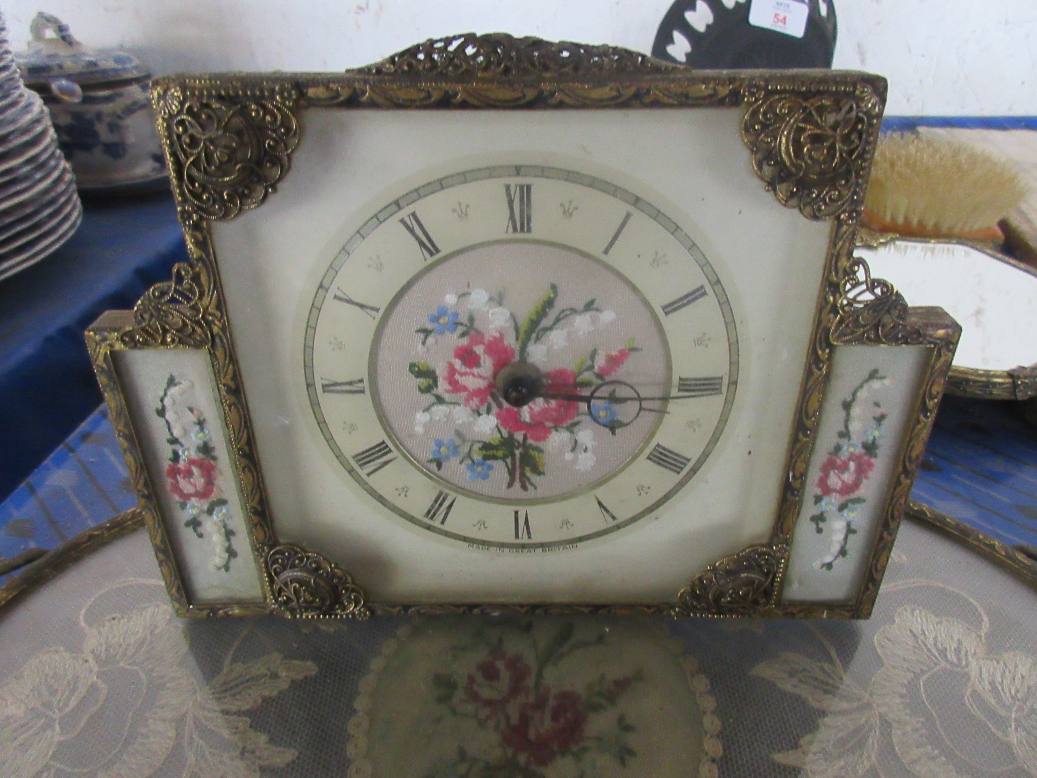 ORNATE GILT PIERCED WORK DRESSING TABLE SET COMPLETE WITH CLOCK, AND A LATER CLOTHES BRUSH - Image 3 of 4