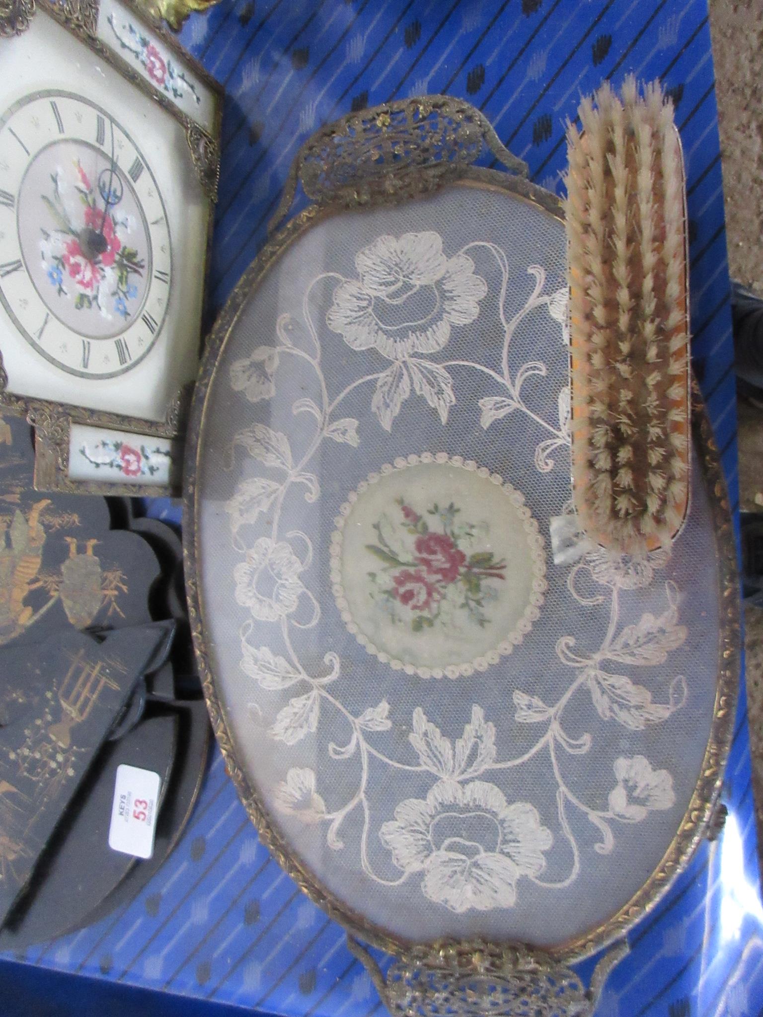 ORNATE GILT PIERCED WORK DRESSING TABLE SET COMPLETE WITH CLOCK, AND A LATER CLOTHES BRUSH - Image 2 of 4